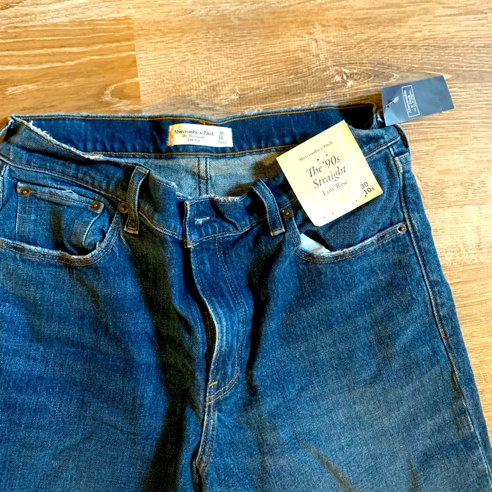 Abercrombie 90’s Straight Low Rise NWT 10/30